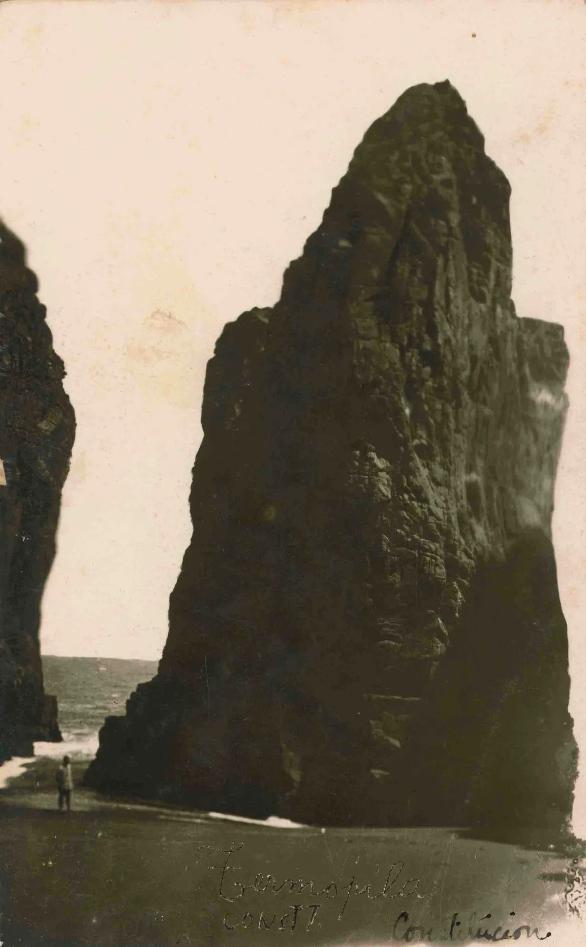 Rocas de Constituciín ca. 1915 — 1915 | Chile de Ayer