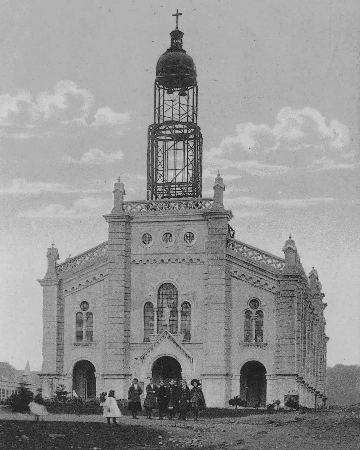 Construcción de la catedral de Ancud en 1905 — Plaza de Armas de Ancud — 1905 | Chile de Ayer