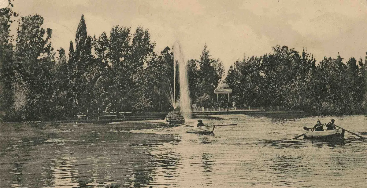 Laguna Parque Cousiño de Santiago ca. 1910 — 1910 | Chile de Ayer