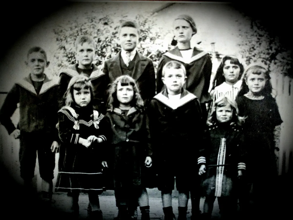 Escuela de Valdivia, 1890 — 1890 | Chile de Ayer