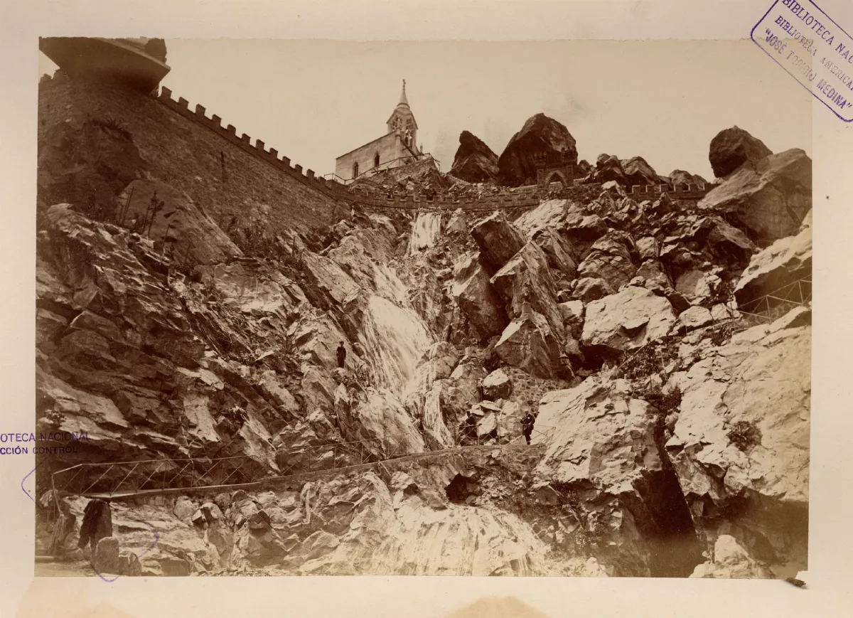 La Gran Cascada, Cerro Santa Lucía, 1874 — Cerro Santa Lucía — 1874 | Chile de Ayer