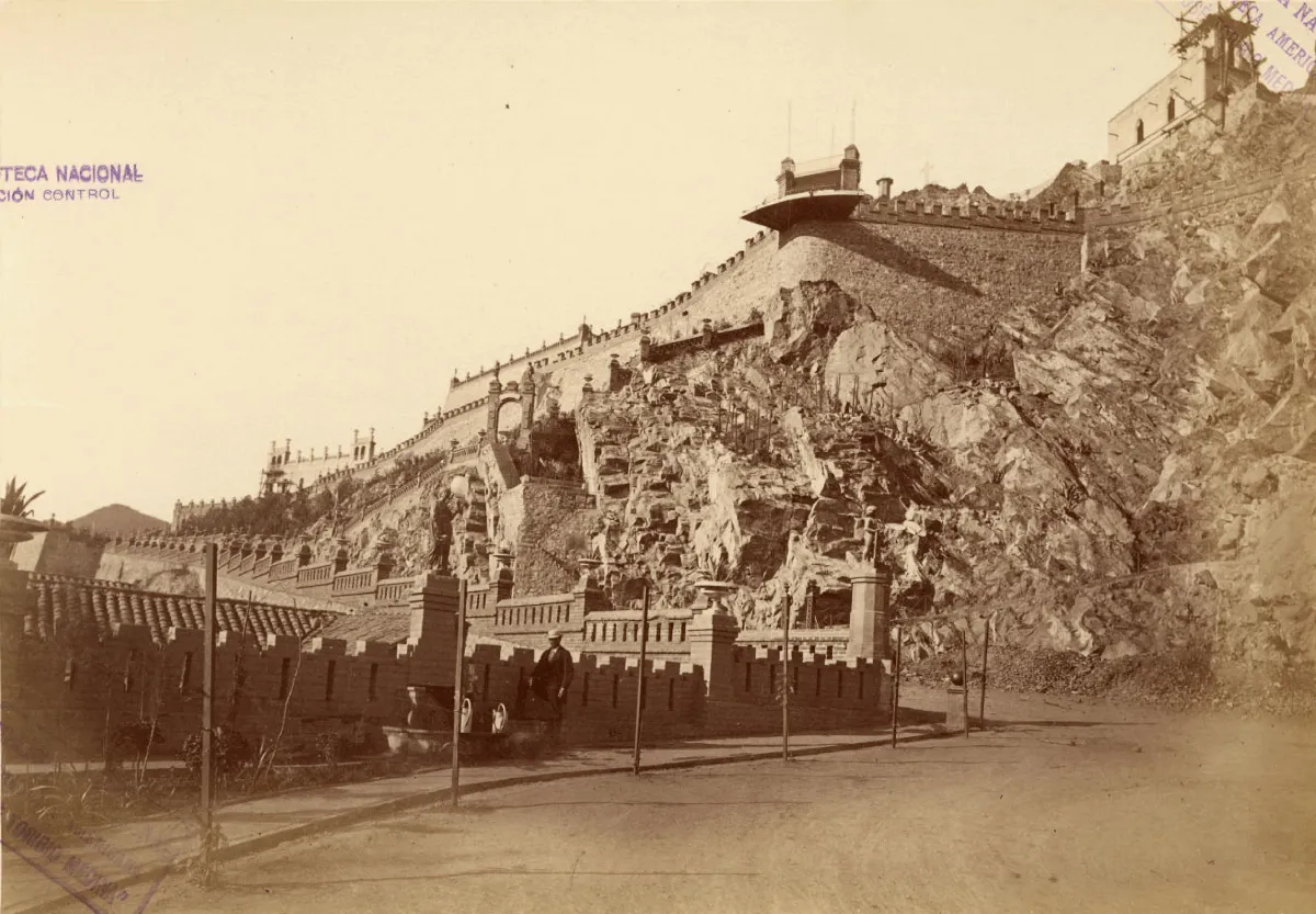 Cerro Santa Lucía, 1874 — Cerro Santa Lucía — 1874 | Chile de Ayer