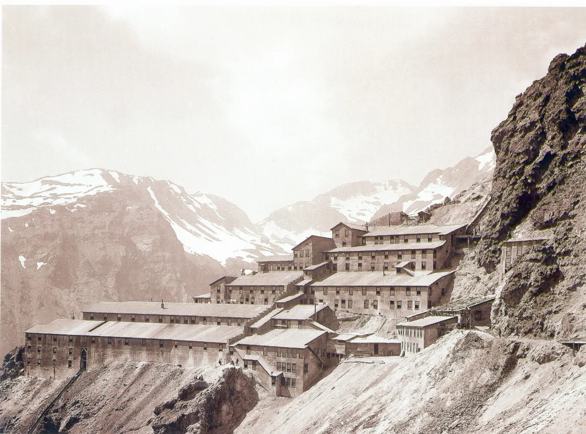 Campamento minero El Teniente, Sewell, 1920 — Sewell — 1920 | Chile de Ayer