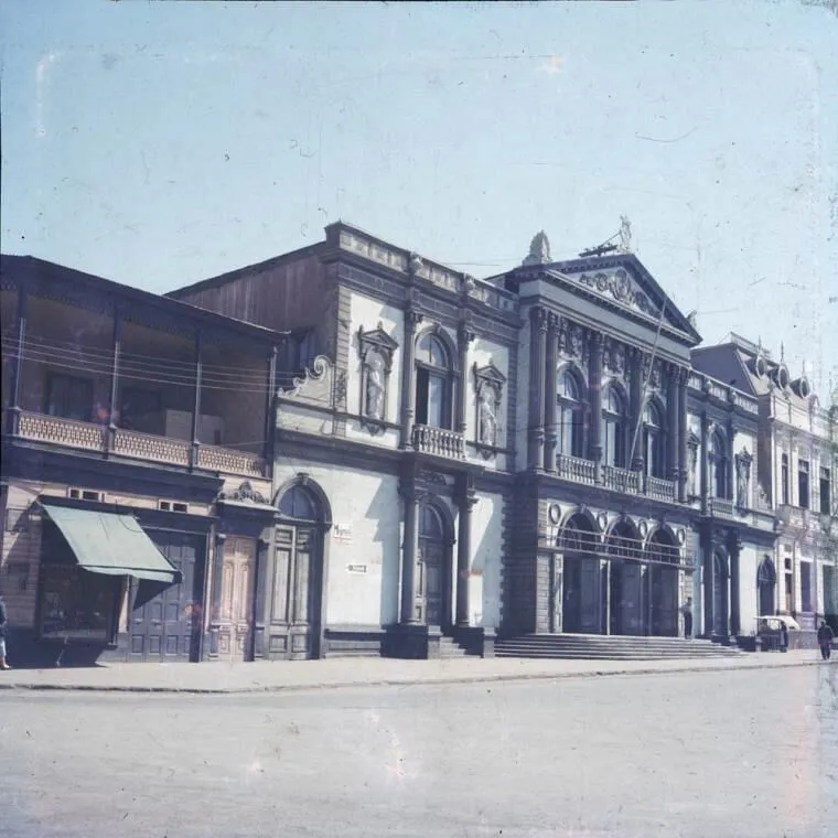 Teatro Municipal de Iquique, 1960 — Plaza Prat — 1960 | Chile de Ayer