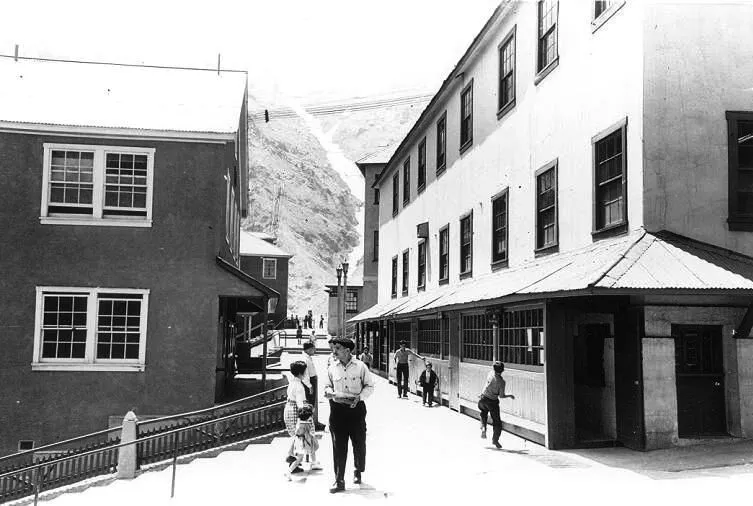 Calles de Sewell, sin año — Sewell — 1915 | Chile de Ayer