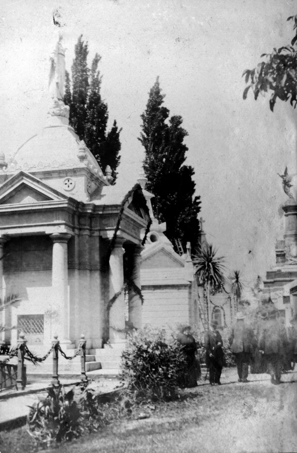 Cementerio General de Santiago, Chile, CA 1900 — Cementerio General de Santiago — 1900 | Chile de Ayer