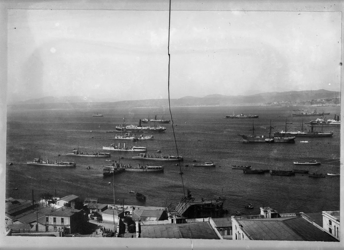 Bahia Valparaiso en 1911 — Bahía de Valparaíso — 1911 | Chile de Ayer