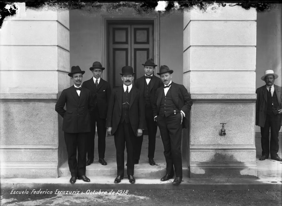 Escuela Federico Errazuriz en 1918 — Escuela Técnica Federico Errázuriz — 1918 | Chile de Ayer