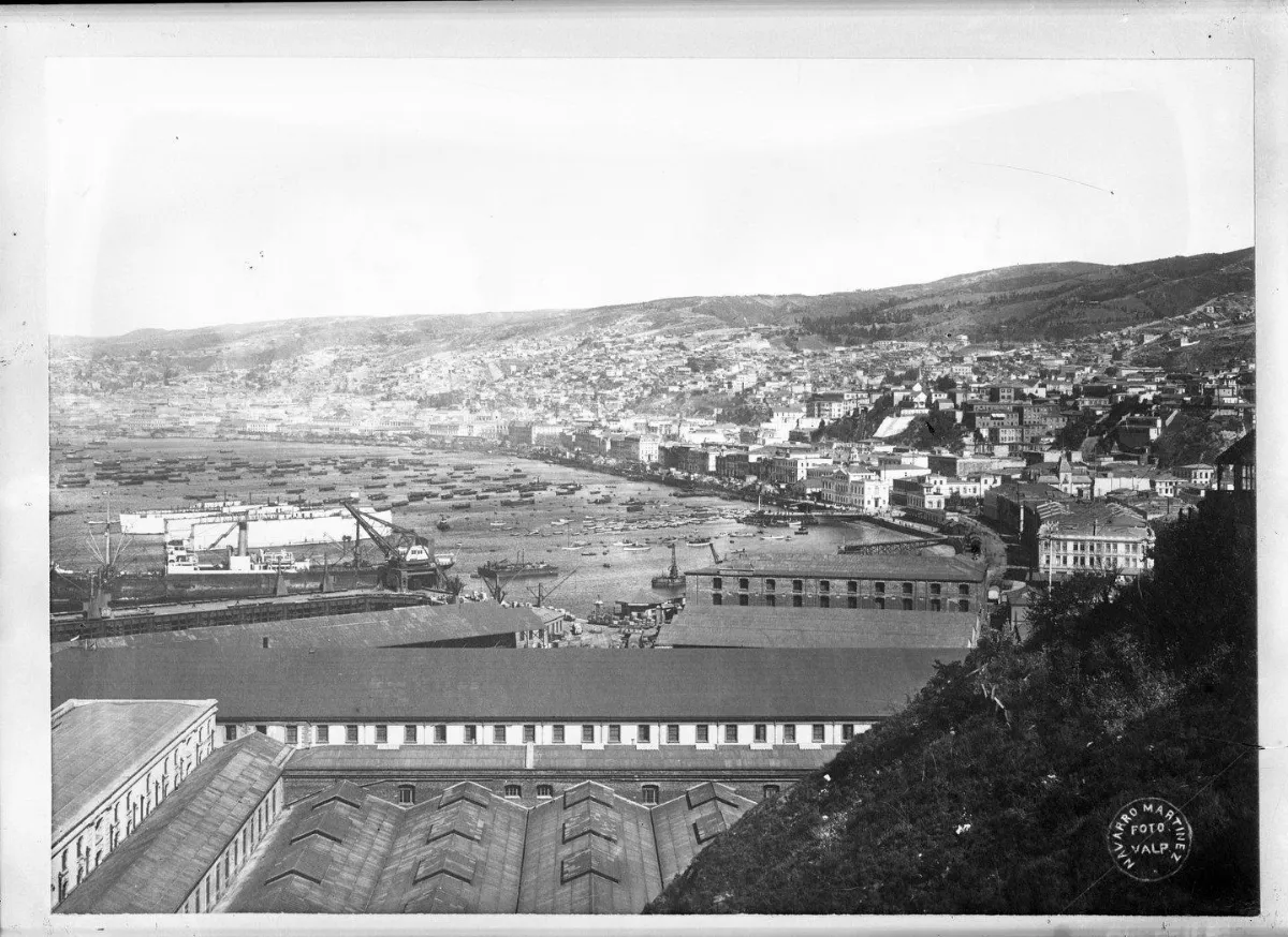 Vista al puerto de Valparaíso en 1911 — Puerto de Valparaíso — 1911 | Chile de Ayer