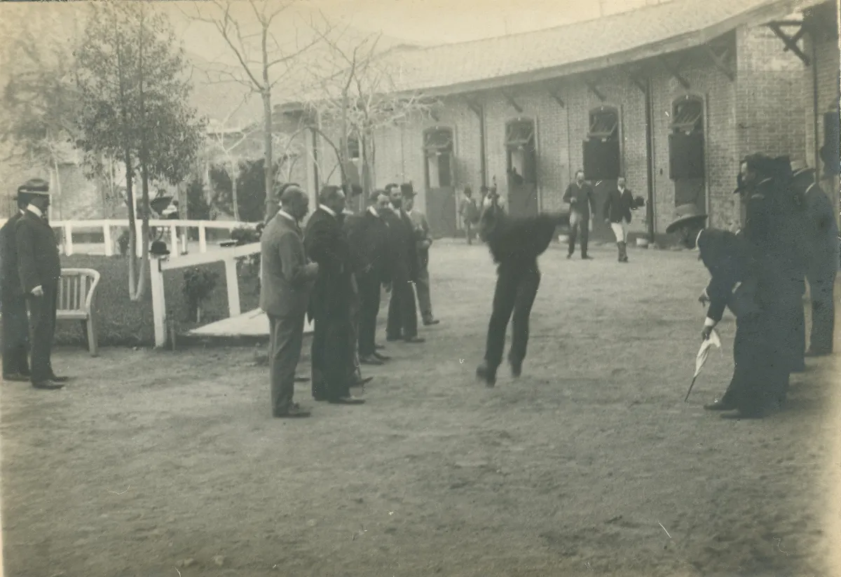 Junta en el Club Ecuestre, 1903 — 1903 | Chile de Ayer