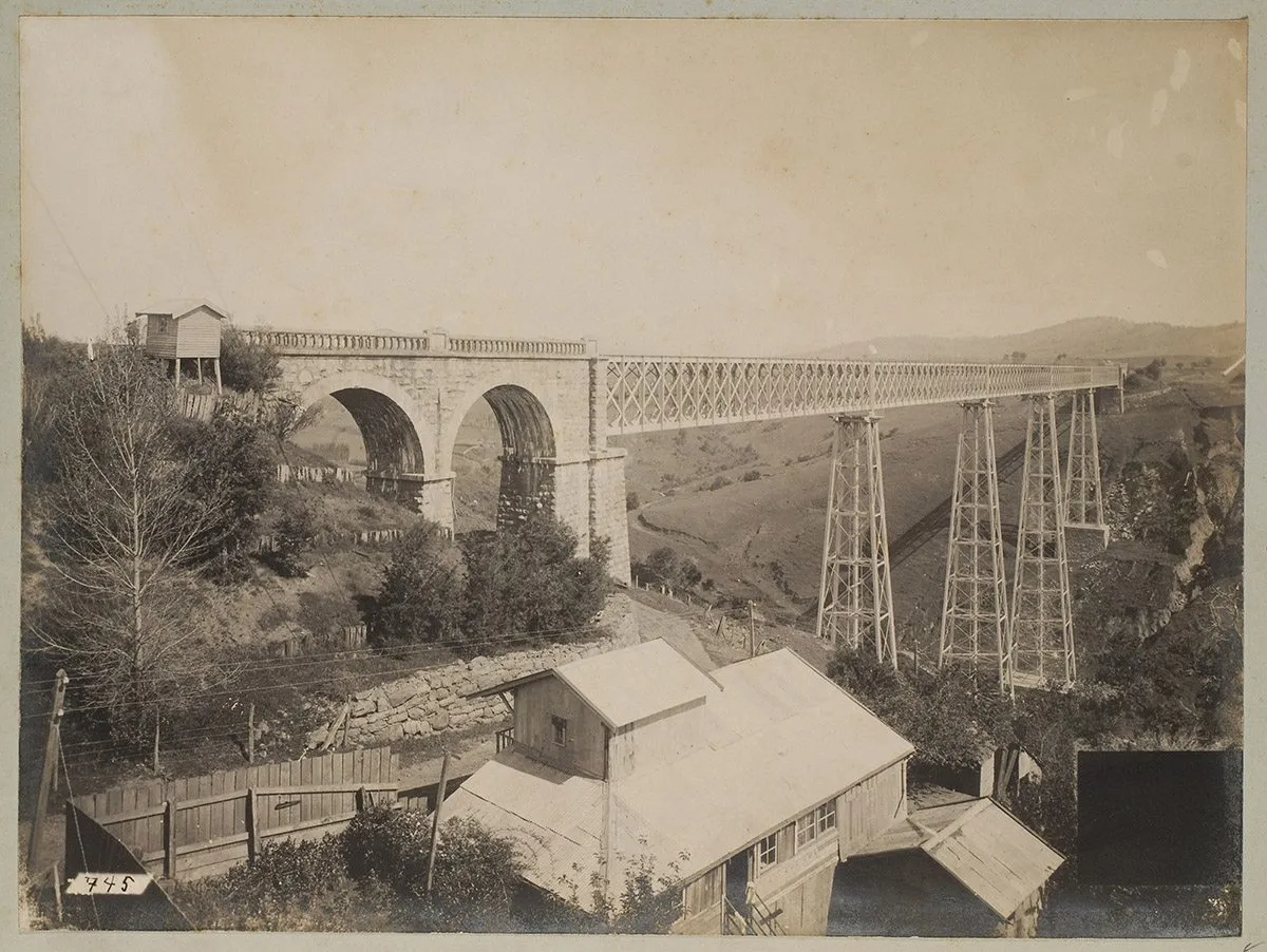 Viaducto del Malleco desde Molino "El Globo". Collipulli. Década de 1890 — Viaducto del Malleco — 1890 | Chile de Ayer