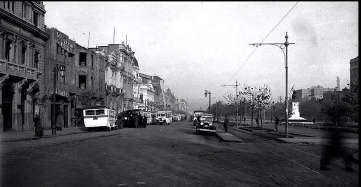 Monumento al General José de San Martín, Libertador de Chile, en el bandejón de Delicias. — 1912 | Chile de Ayer