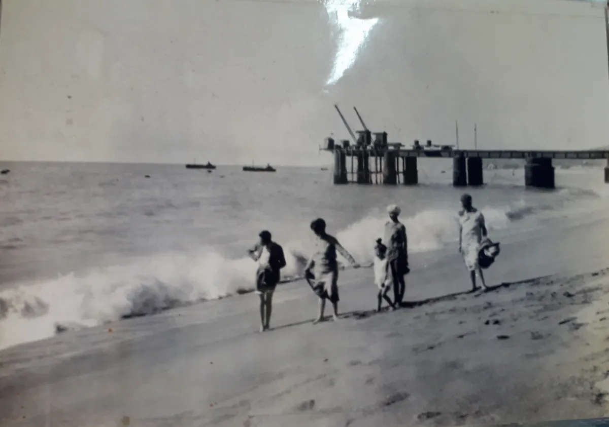 Muelle Vergara, previo a 1937, antes de la grúa — Muelle Vergara — 1920 | Chile de Ayer