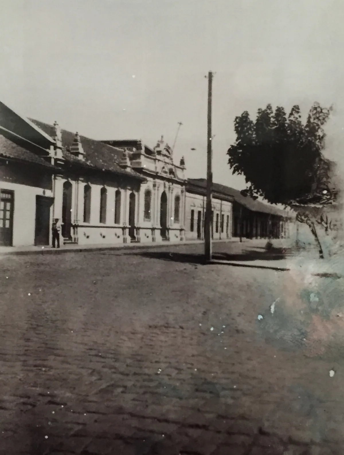 Cabildo de Cauquenes, 1916 — Plaza Vieja de Cauquenes — 1916 | Chile de Ayer