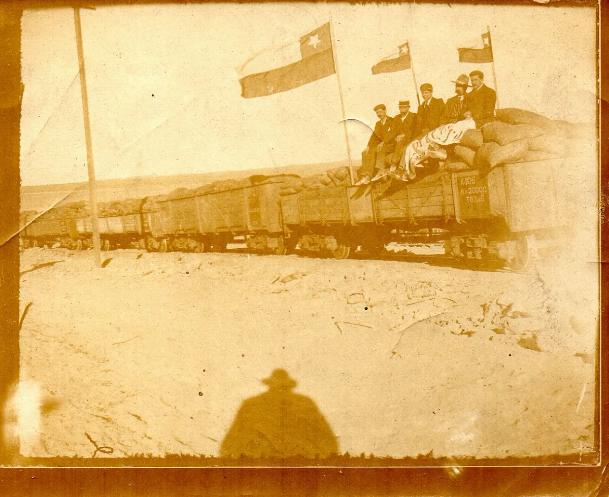 Ferrocarril salitrero, 1906 — Oficina Salitrera Carmen Alto — 1906 | Chile de Ayer