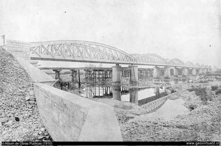 Puente ferroviario achibueno, 1909 — Puente ferroviario sobre el río Achibueno — 1909 | Chile de Ayer