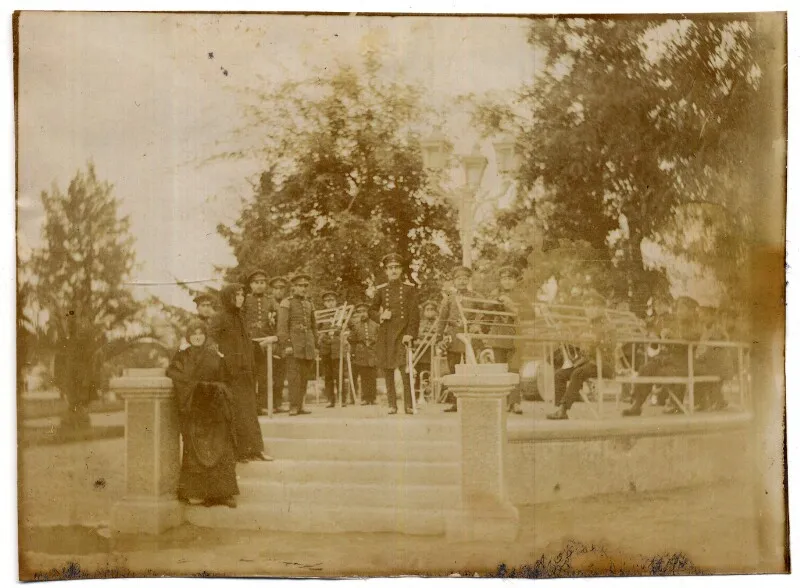 Banda musical 1909 — Iglesia de San Pedro de Cauquenes — 1909 | Chile de Ayer