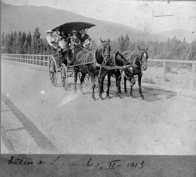 Cruzando el estero de Limache, 1913 — Estero de Limache — 1913 | Chile de Ayer