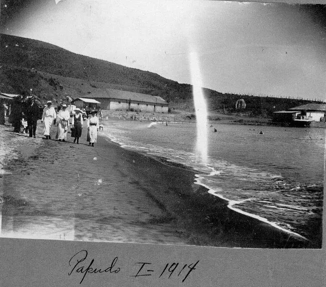 Playa de Papudo en 1914 — Playa Grande de Papudo — 1914 | Chile de Ayer