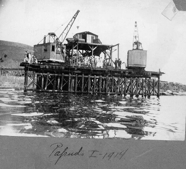 Construcción del muelle de Papudo, 1914 — 1914 | Chile de Ayer