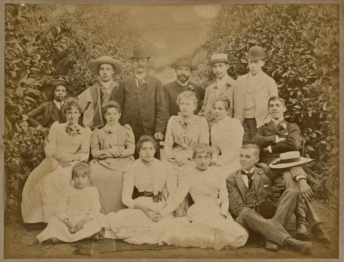 Familia, cercanías de Limache 1888 — Cercanías de Limache — 1888 | Chile de Ayer