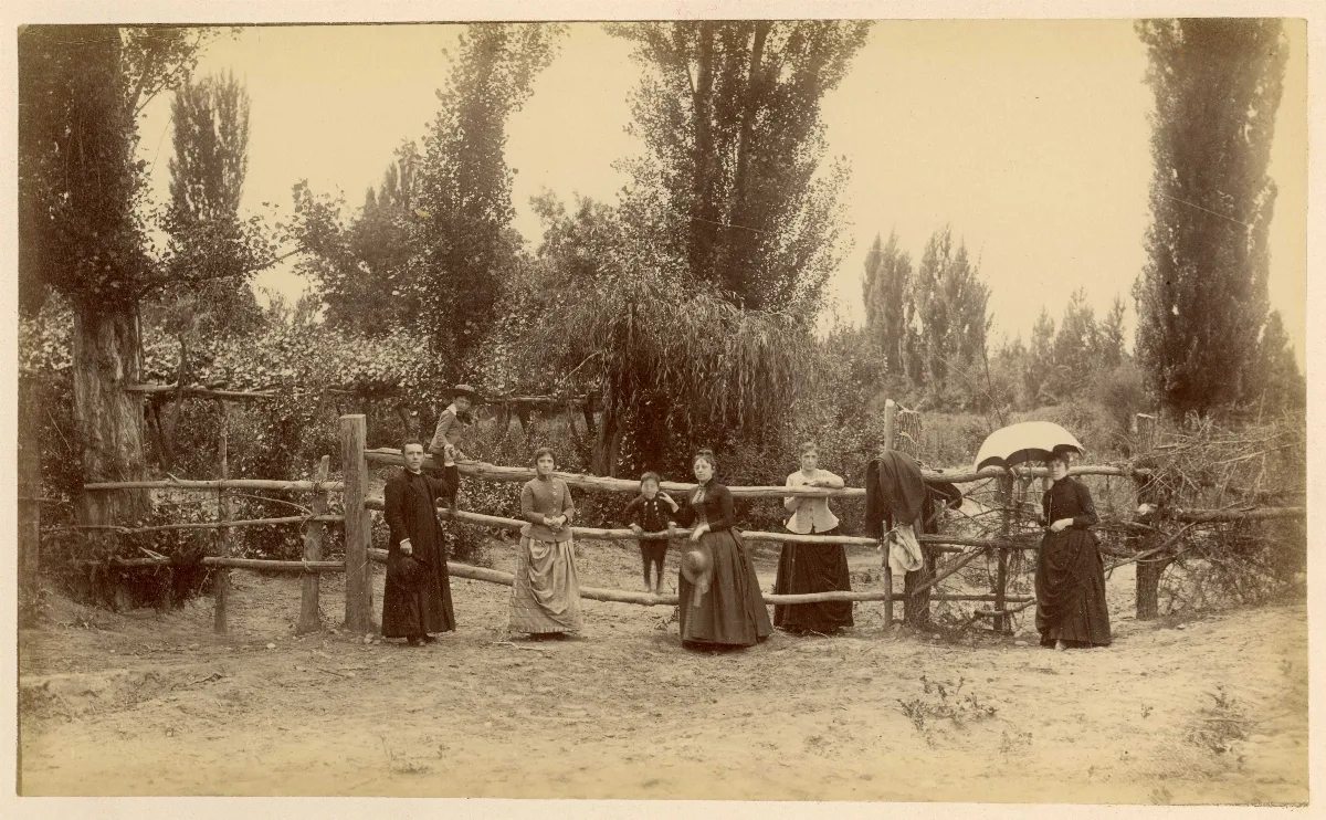 Familia en zona rural, 1888 — Cercanías de Limache — 1888 | Chile de Ayer