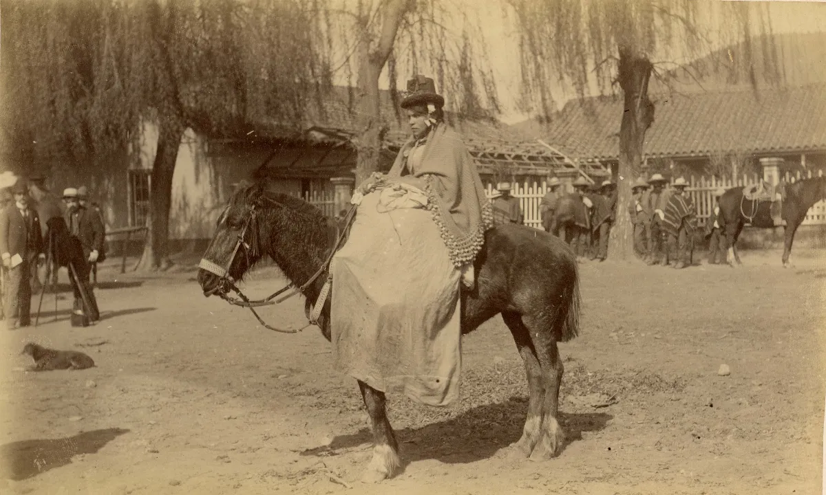 Persona a caballo, zona central, 1888 — Cercanías de Limache — 1888 | Chile de Ayer