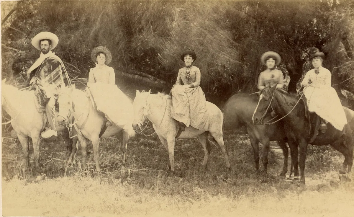 Personas a caballo, zona central, 1888 — Limache — 1888 | Chile de Ayer