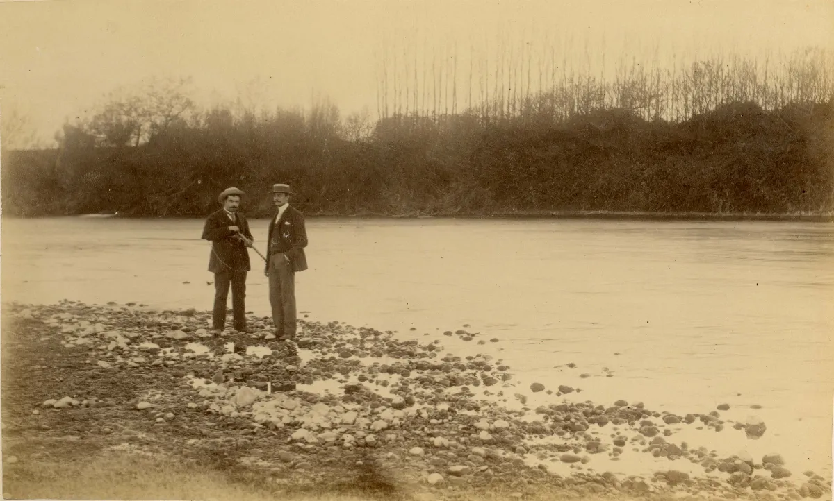 Hombres a la orilla de un río, zona central, 1888 — Limache — 1888 | Chile de Ayer