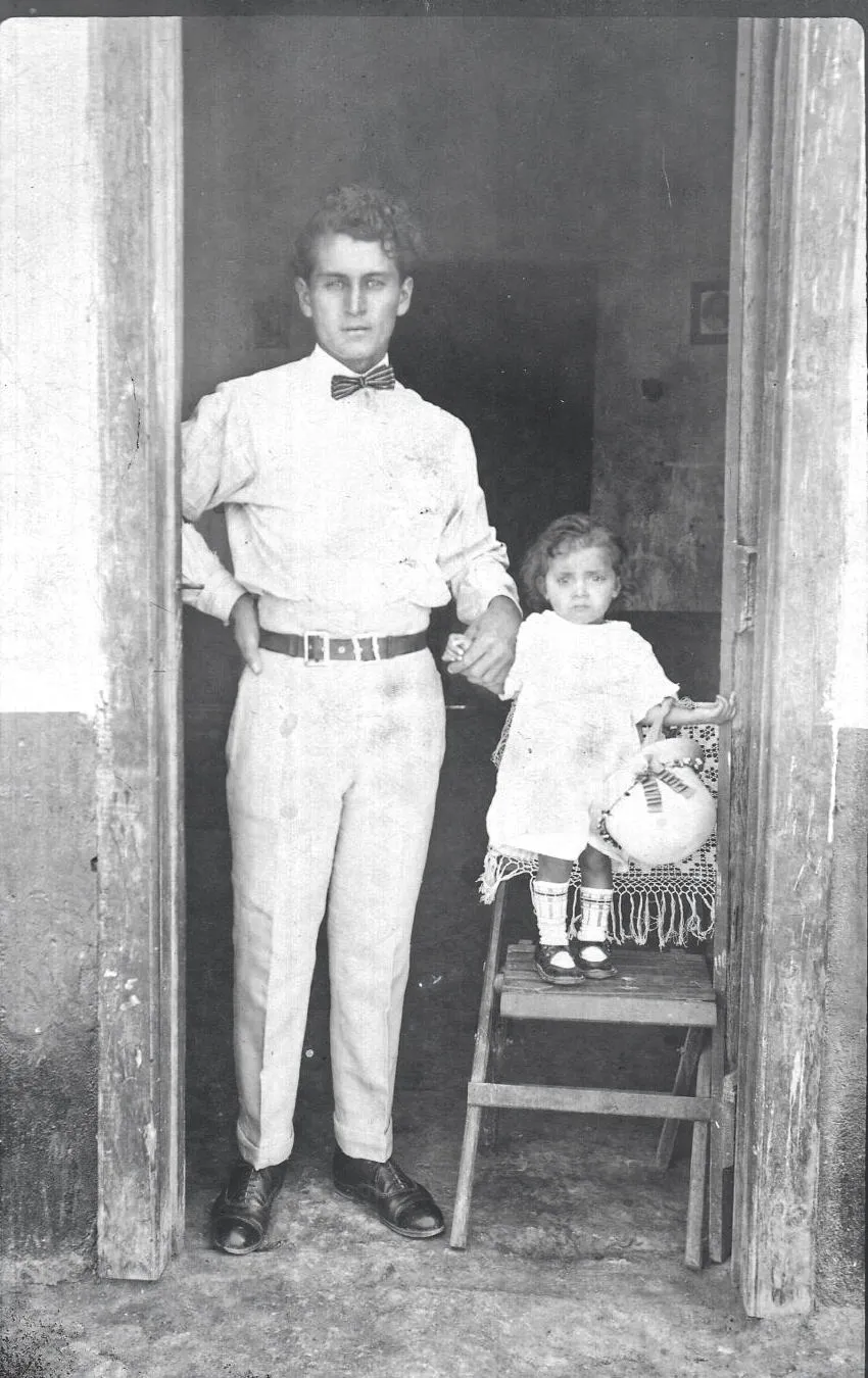 Padre e hija en 1925 — 1925 | Chile de Ayer