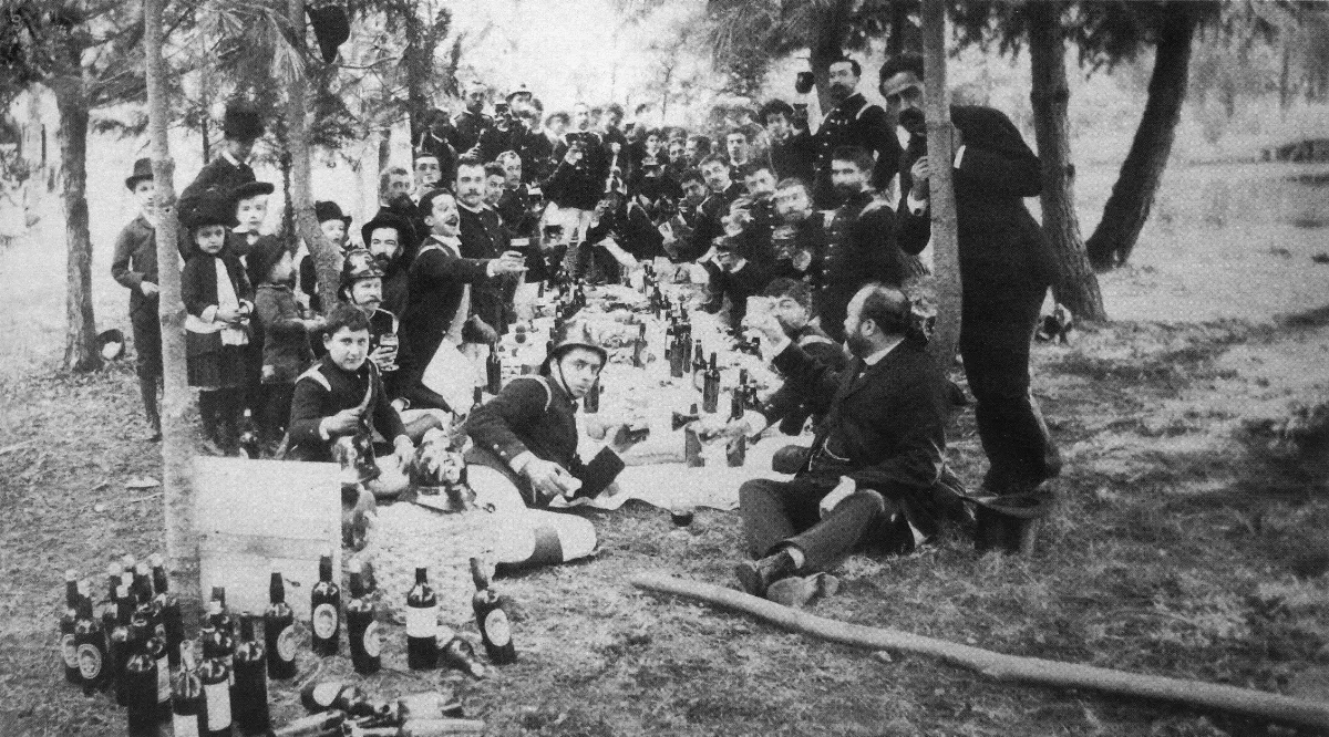 Actividad Bomberos en Parque Cousiño — Parque O'Higgins — 1910 | Chile de Ayer