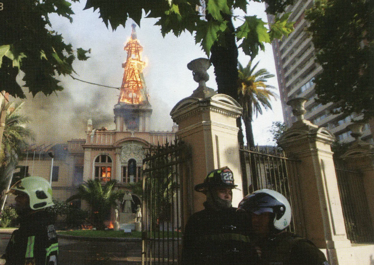 Incendio de la Iglesia de las Hermanas de la Providencia, 2011 — Iglesia de las Hermanas de la Providencia — 2011 | Chile de Ayer
