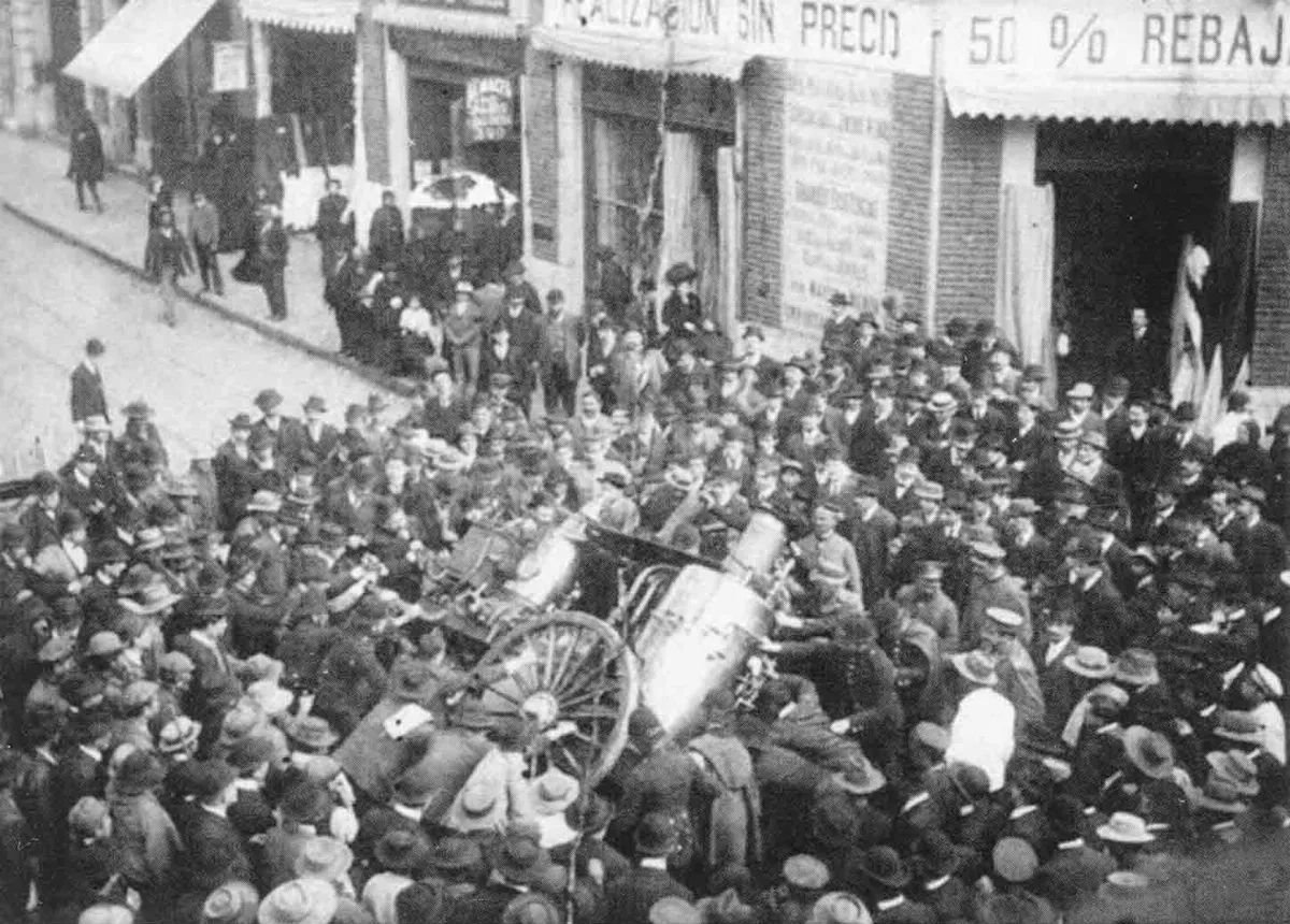 Volcamiento Bomba Vapor Siglo XX — Santiago Centro — 1925 | Chile de Ayer