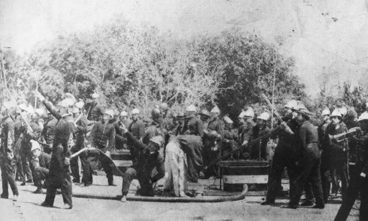 Ejercicio de Bomberos 1869 — Santiago Centro — 1869 | Chile de Ayer