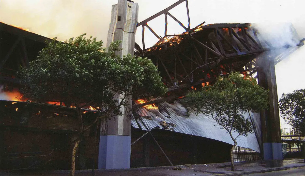 Incendio Diego Portales, 2006 — Avenida Libertador Bernardo O'Higgins — 2006 | Chile de Ayer