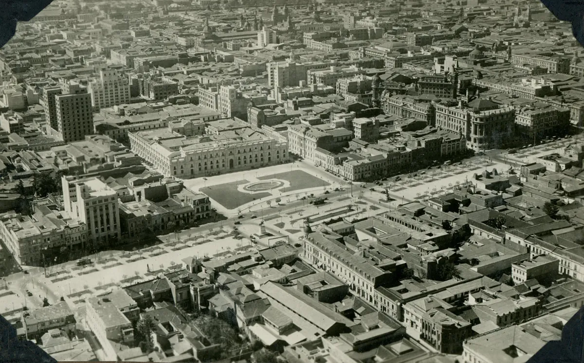Palacio de la Moneda, 1931 — Plaza Bulnes — 1930 | Chile de Ayer