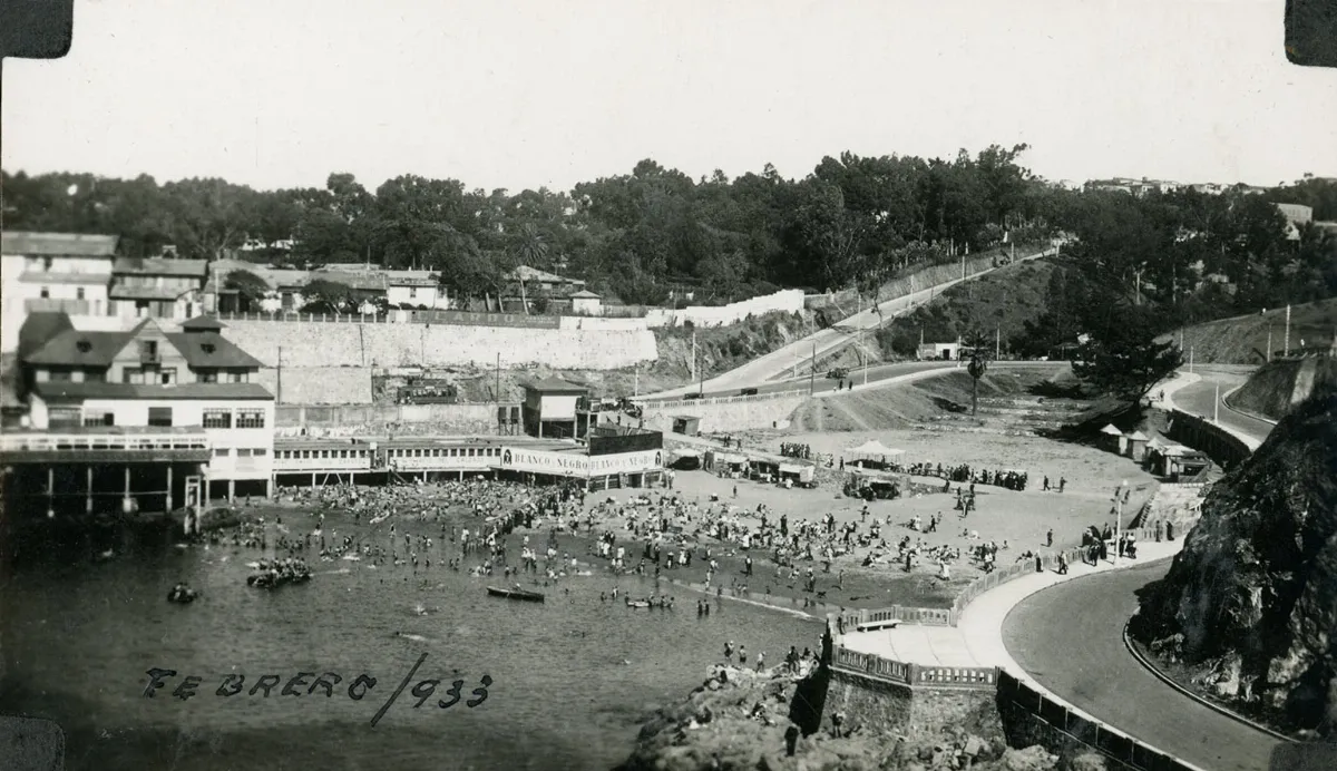 Playa las Torpederas en 1933 — Playa Las Torpederas — 1933 | Chile de Ayer