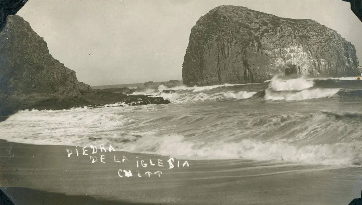 Constitución en 1925 — Piedra de la Iglesia — 1925 | Chile de Ayer