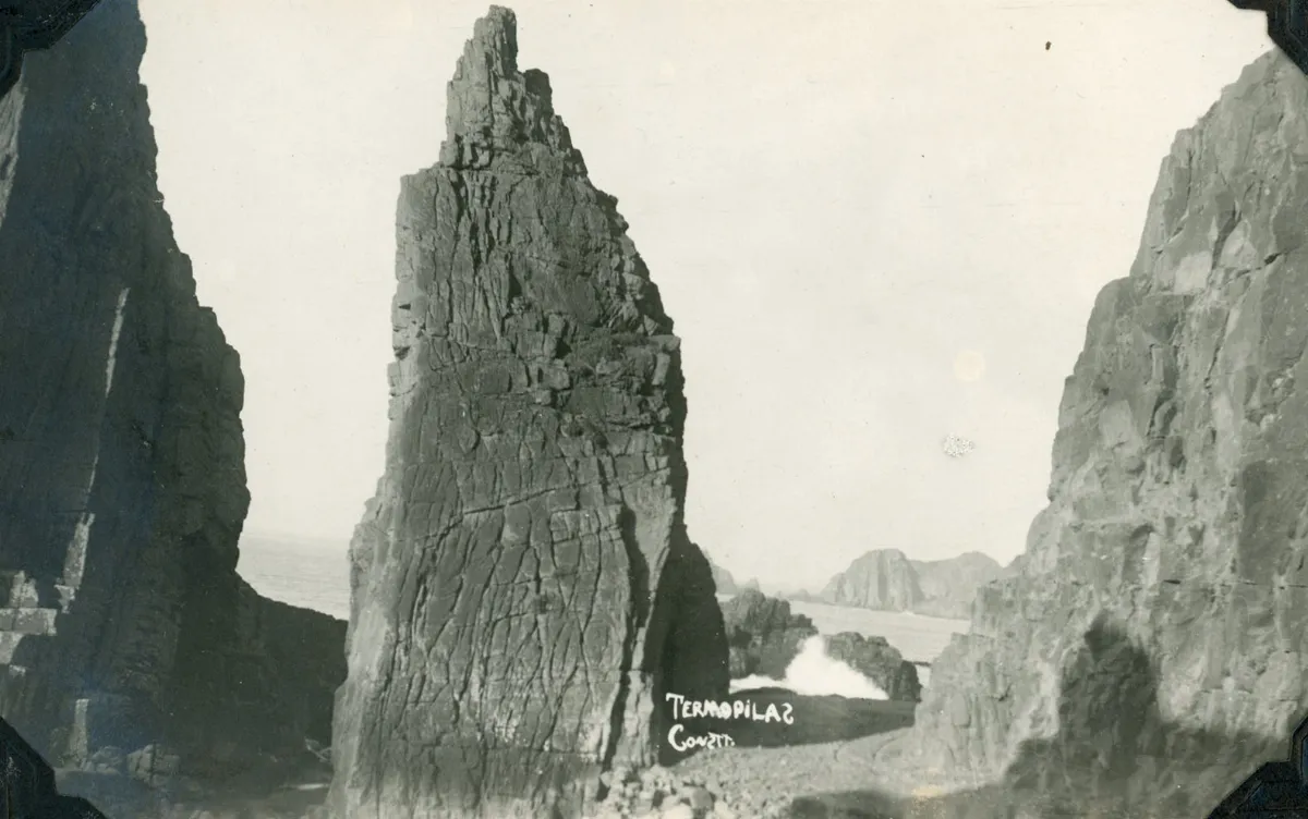 Constitución en 1925 — Piedra de la Iglesia — 1925 | Chile de Ayer