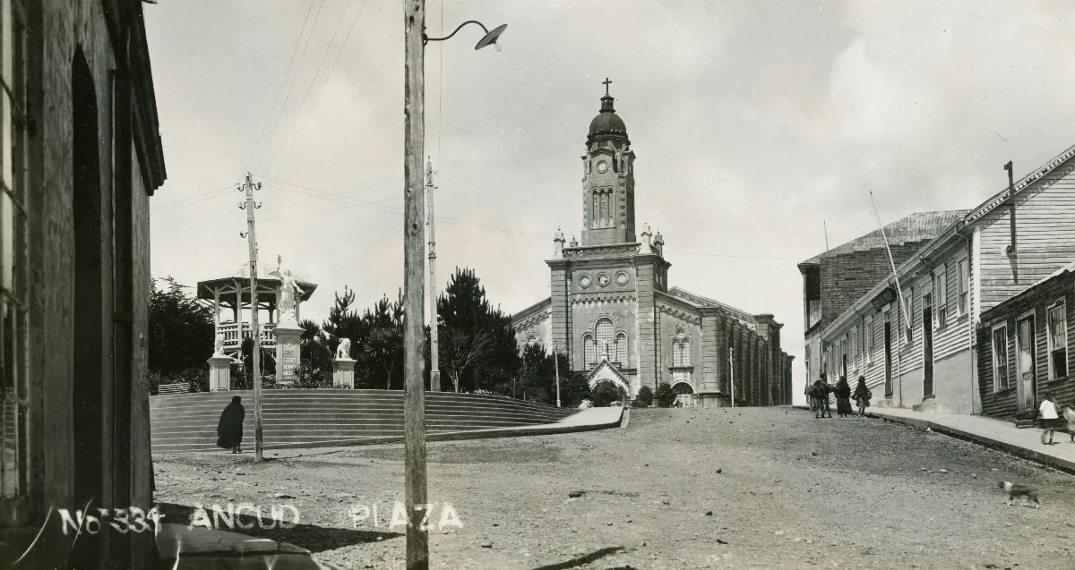 Plaza de Armas Ancud, 1930 — Plaza de Armas de Ancud — 1930 | Chile de Ayer