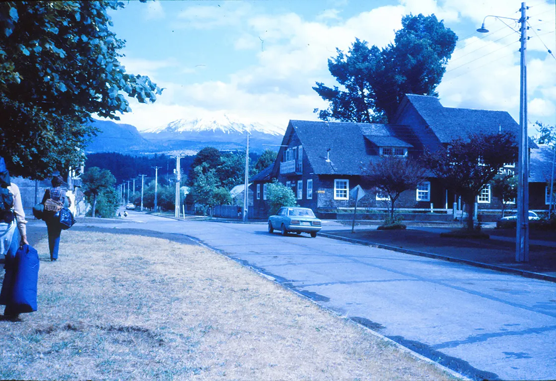 Plaza de Armas Pucón 1978 — Plaza de Armas de Pucón — 1978 | Chile de Ayer