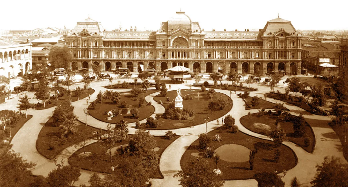 Plaza de Armas de Santiago, 1890 — Plaza de Armas de Santiago — 1890 | Chile de Ayer