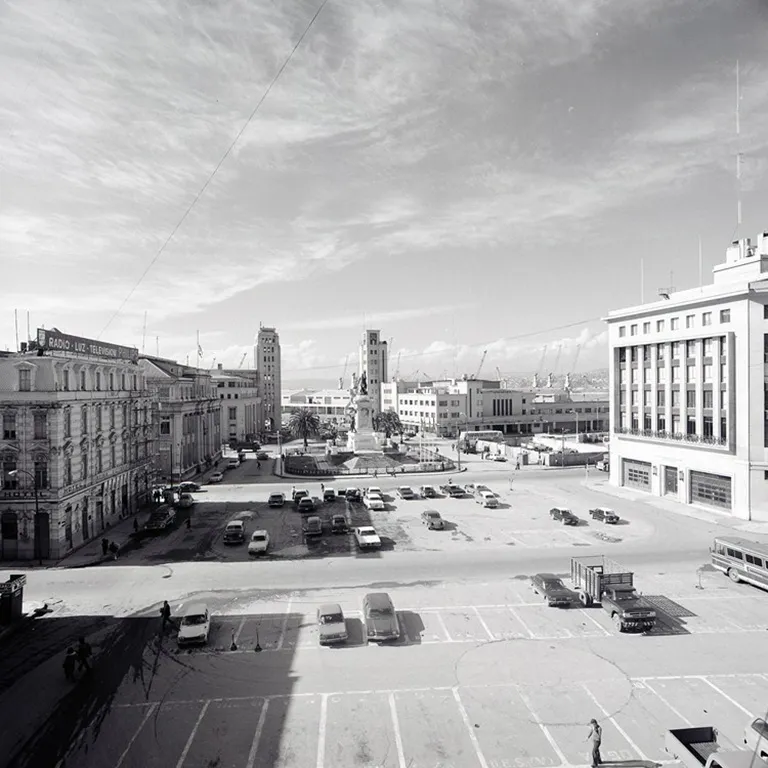 Plaza Sotomayor 1983 — Plaza Sotomayor — 1983 | Chile de Ayer