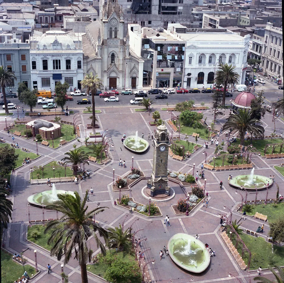 Plaza Colón Antofagasta, 1998 — Plaza Colón — 1998 | Chile de Ayer