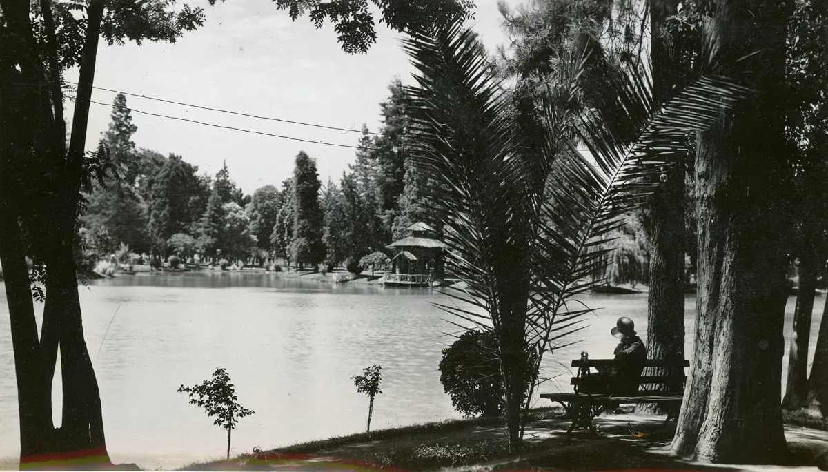 Parque Forestal C.a 1930 — Parque Forestal — 1930 | Chile de Ayer