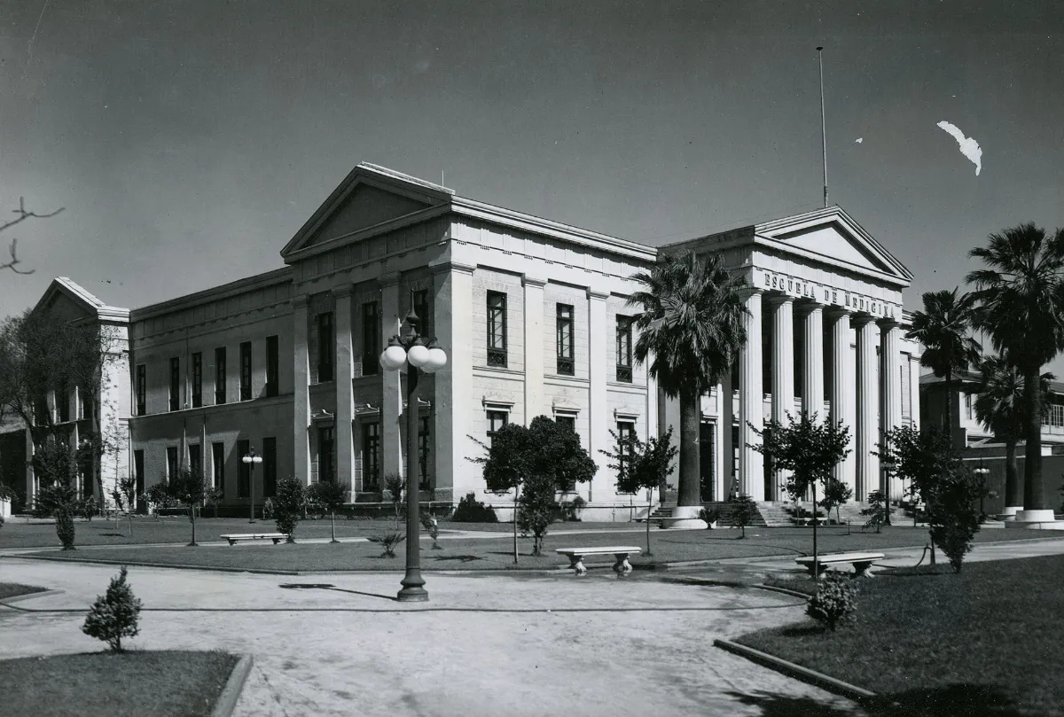 Universidad de Chile C.a 1930 — Facultad de Medicina de la Universidad de Chile — 1930 | Chile de Ayer