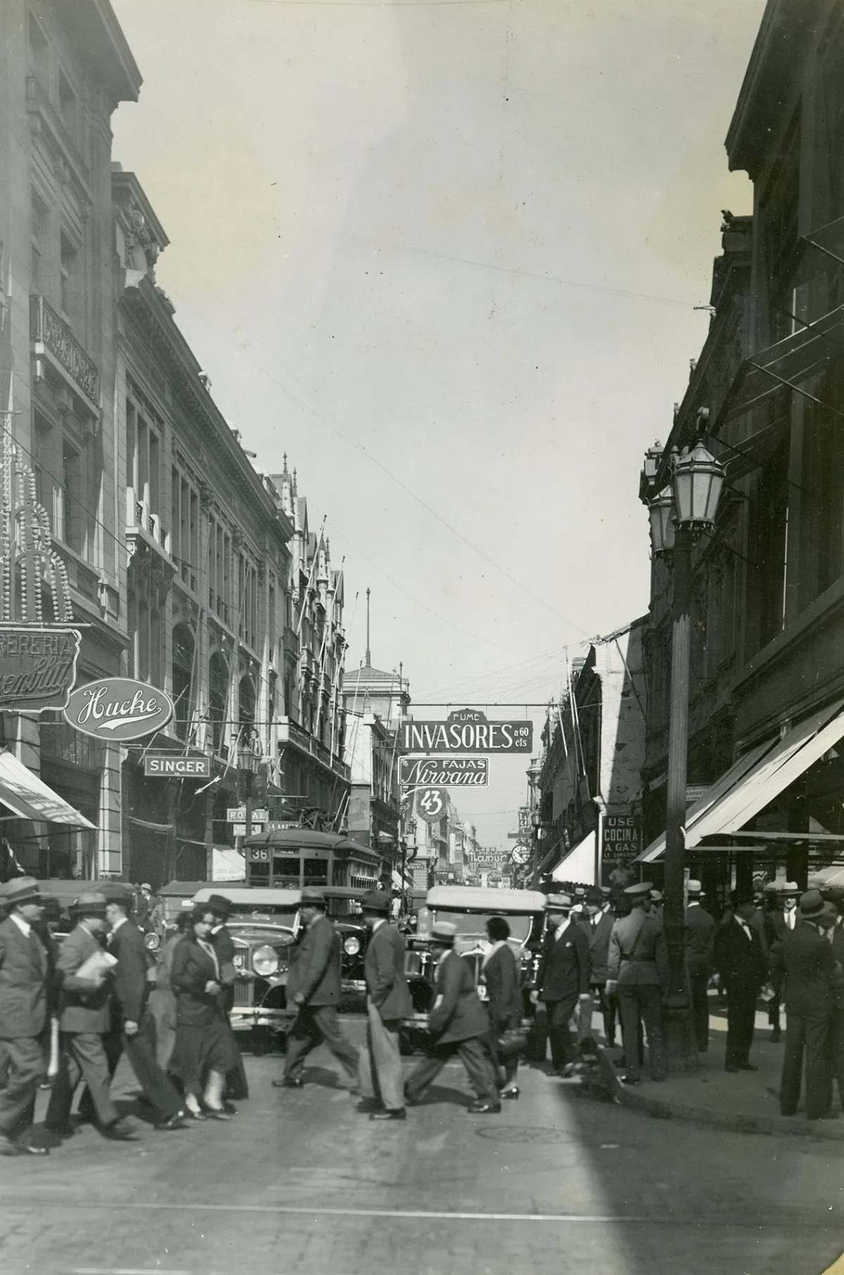 Calle Ahumada C.a 1930 — 1930 | Chile de Ayer