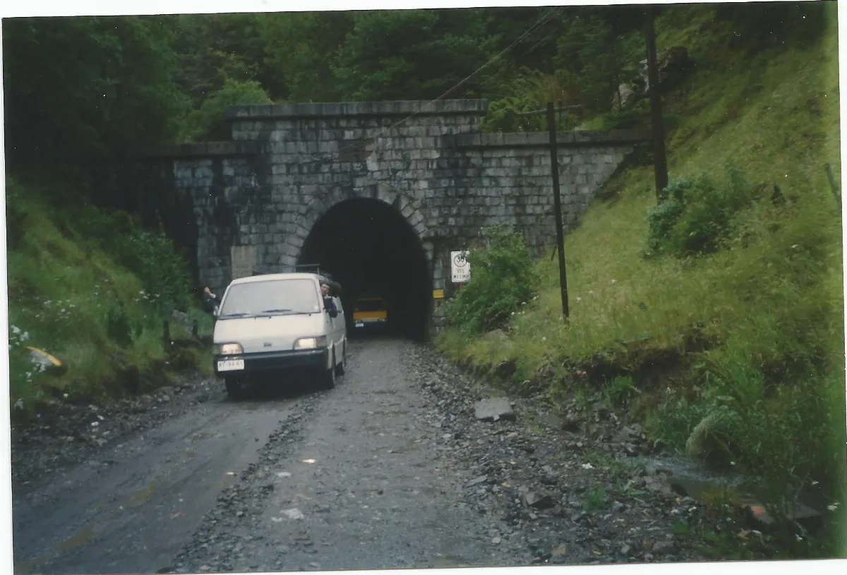 Tunel Las Raíces, 1996 — Túnel Las Raíces — 1996 | Chile de Ayer