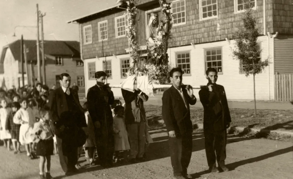 Procesión del 8 de Diciembre — Calle Aníbal Pinto — 1950 | Chile de Ayer