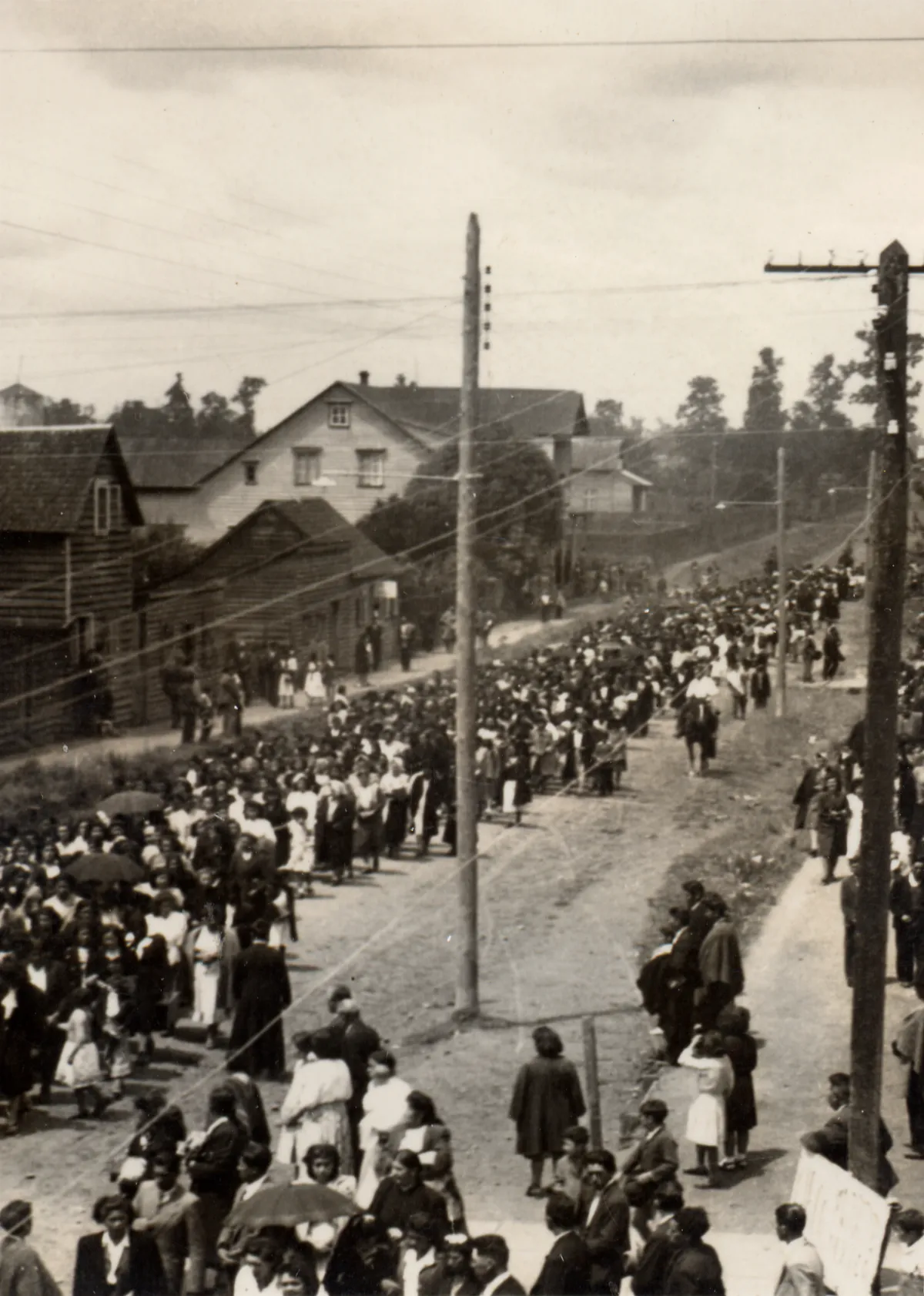 Procesión de San Sebastián — Calle O'Higgins — 1942 | Chile de Ayer